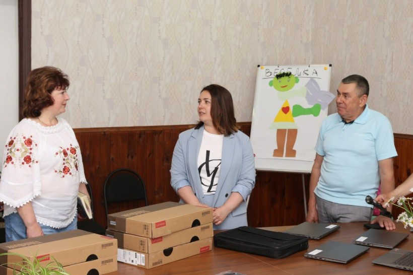 Освітяни Чернігівщини отримали майже 600 ноутбуків від ЮНІСЕФ