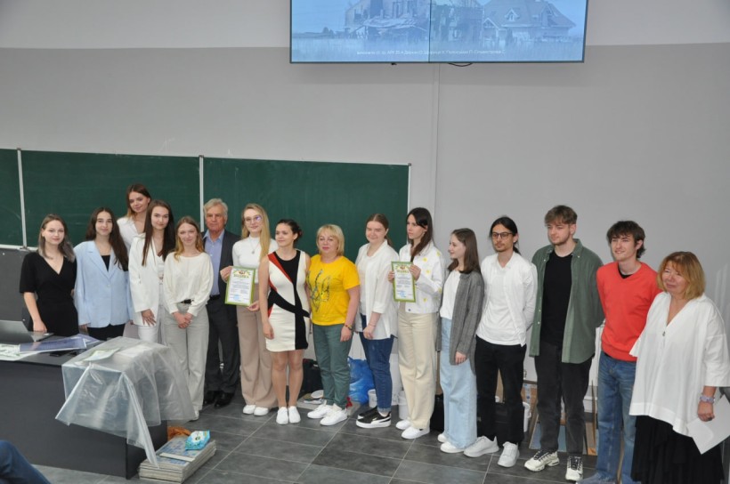 Студенти КНУБА презентували проєкти відбудови села Мощун