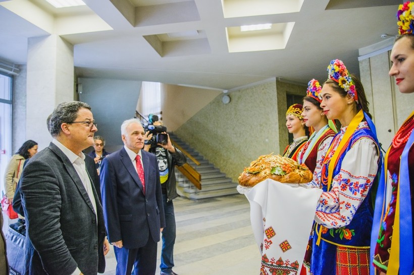 Держсекретар МЗС Швейцарії Ів Россьє виступив перед студентами Маріупольського державного університету