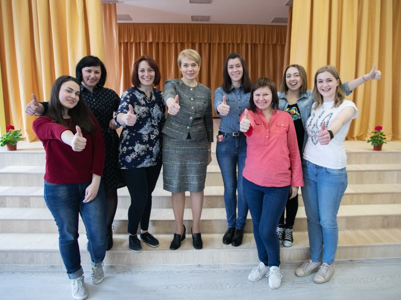 400 випускників шкіл з угорською та румунською мовою навчання пройшли тренінги з української мови та літератури в пришкільних таборах «БомбеЗНО», влітку їх проведуть для учнів базової школи