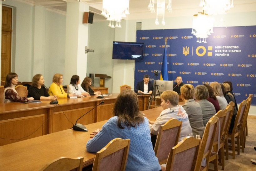 Сергій Шкарлет зустрівся з учителями початкових класів, які успішно склали сертифікацію у 2022 році